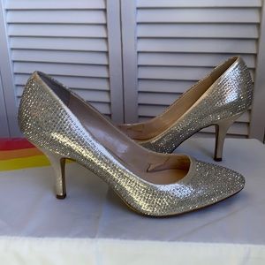 INC Zitah Champagne Pearl Gold Rhinestone Pointed Toe Pumps size 8 with box